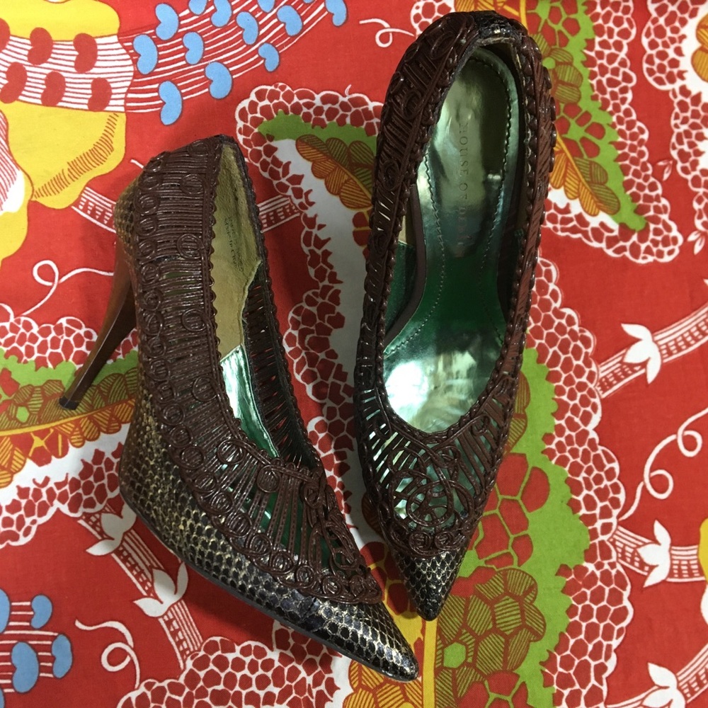 House of Dereon Brown Heels